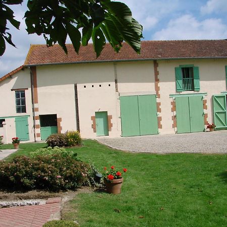 Bed and Breakfast Les Malvaux Huriel Esterno foto