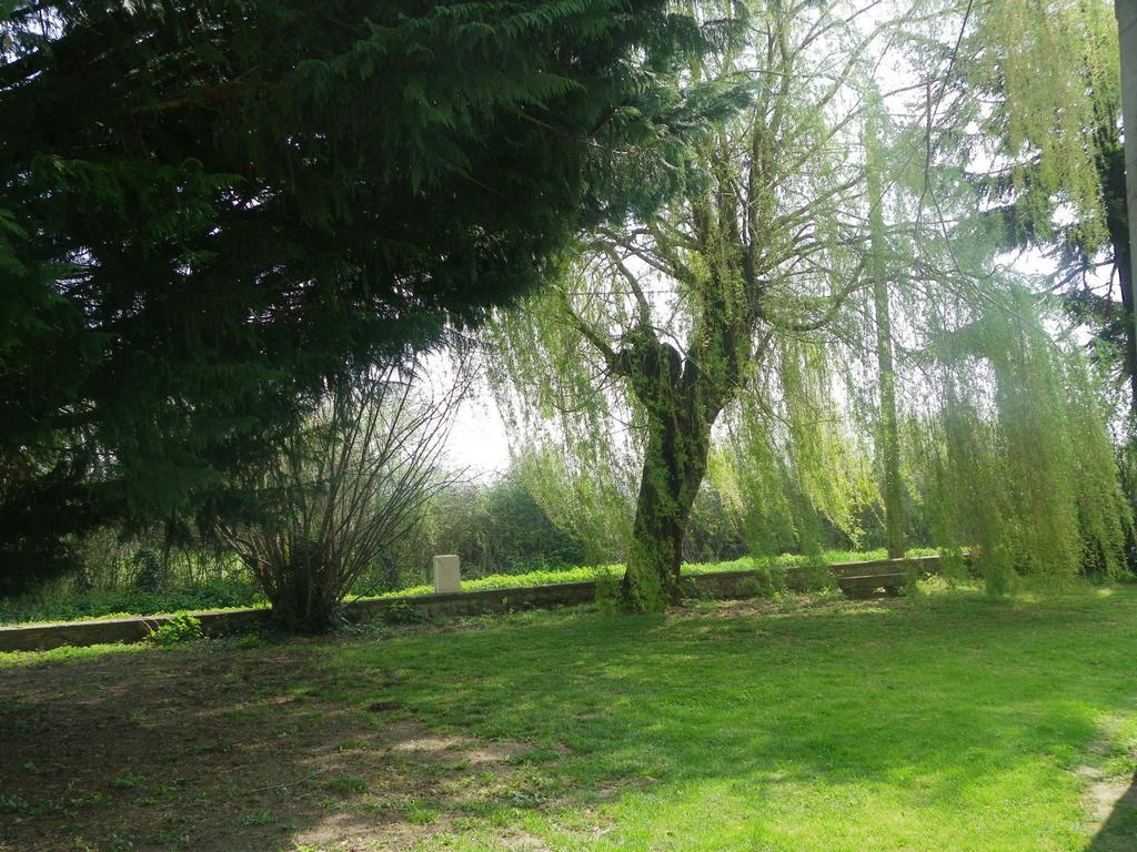 Bed and Breakfast Les Malvaux Huriel Esterno foto