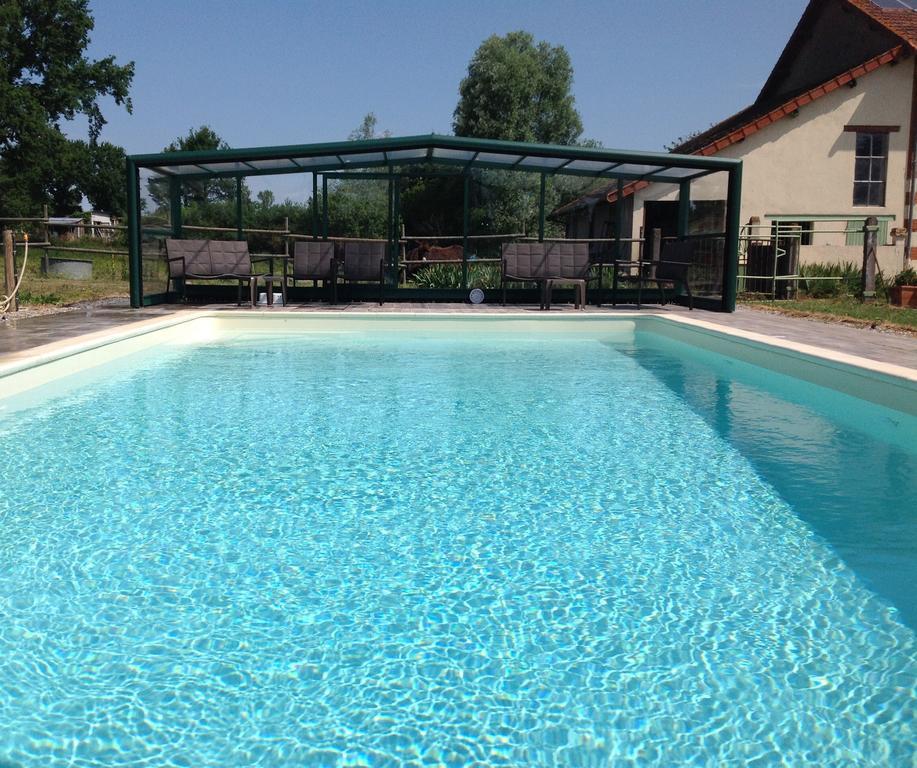Bed and Breakfast Les Malvaux Huriel Esterno foto