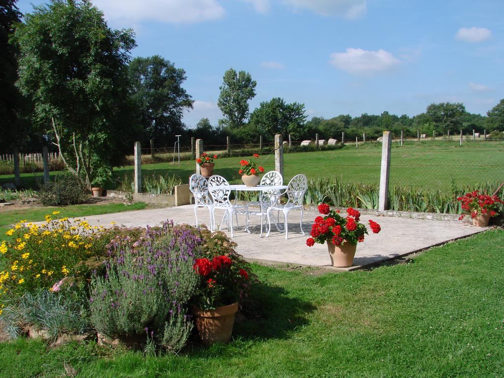 Bed and Breakfast Les Malvaux Huriel Esterno foto