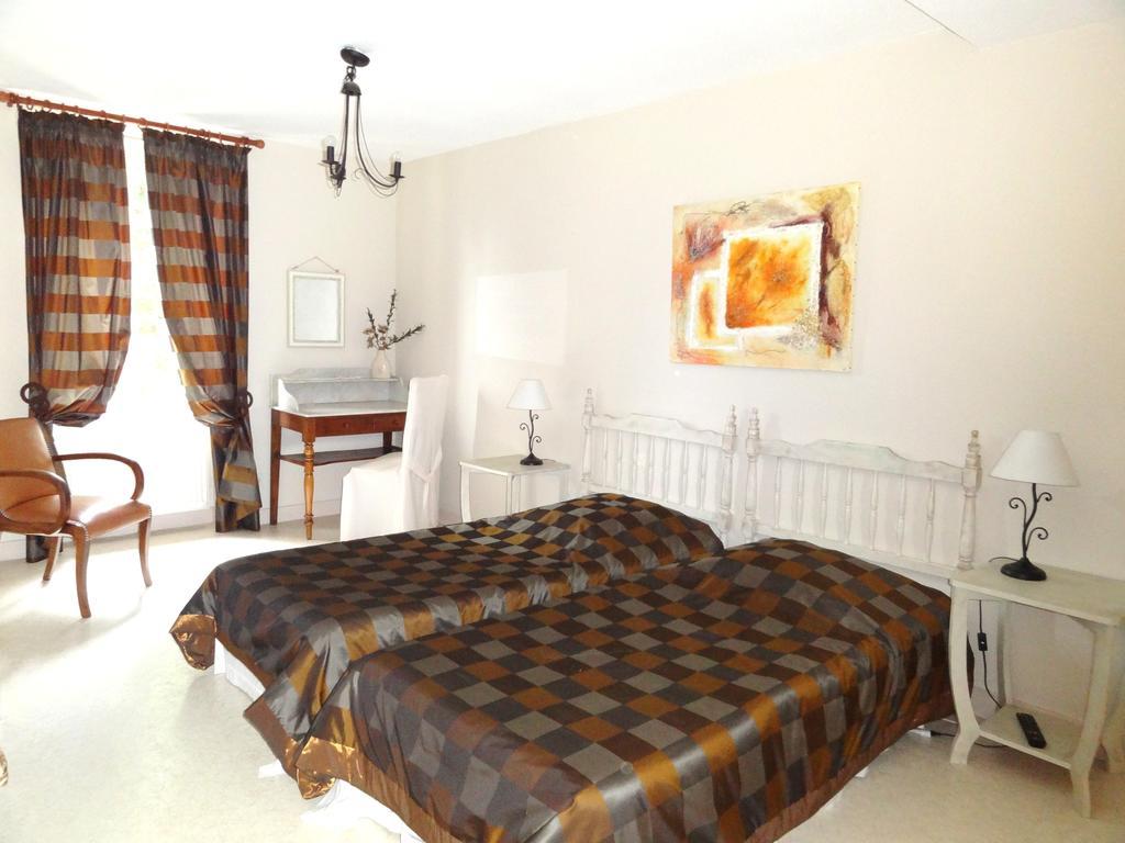 Bed and Breakfast Les Malvaux Huriel Esterno foto