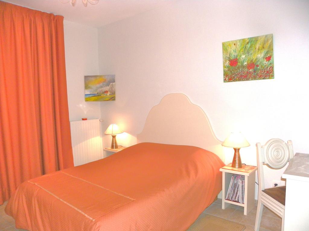 Bed and Breakfast Les Malvaux Huriel Esterno foto