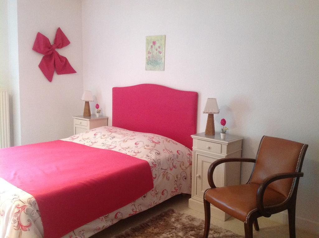 Bed and Breakfast Les Malvaux Huriel Esterno foto
