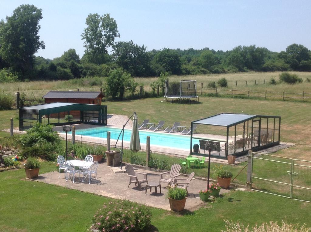 Bed and Breakfast Les Malvaux Huriel Esterno foto
