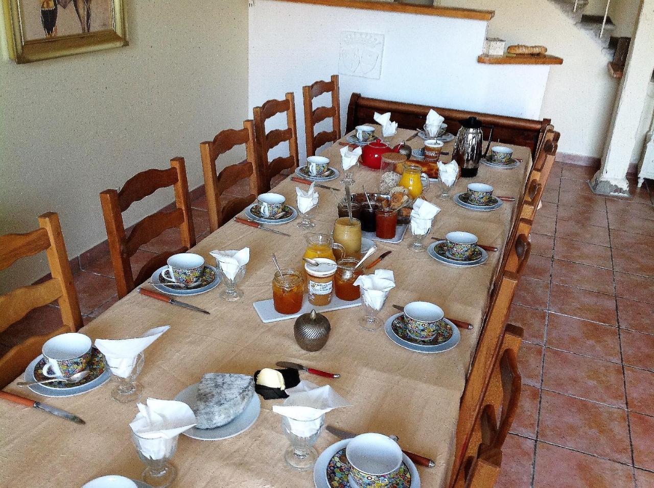 Bed and Breakfast Les Malvaux Huriel Esterno foto