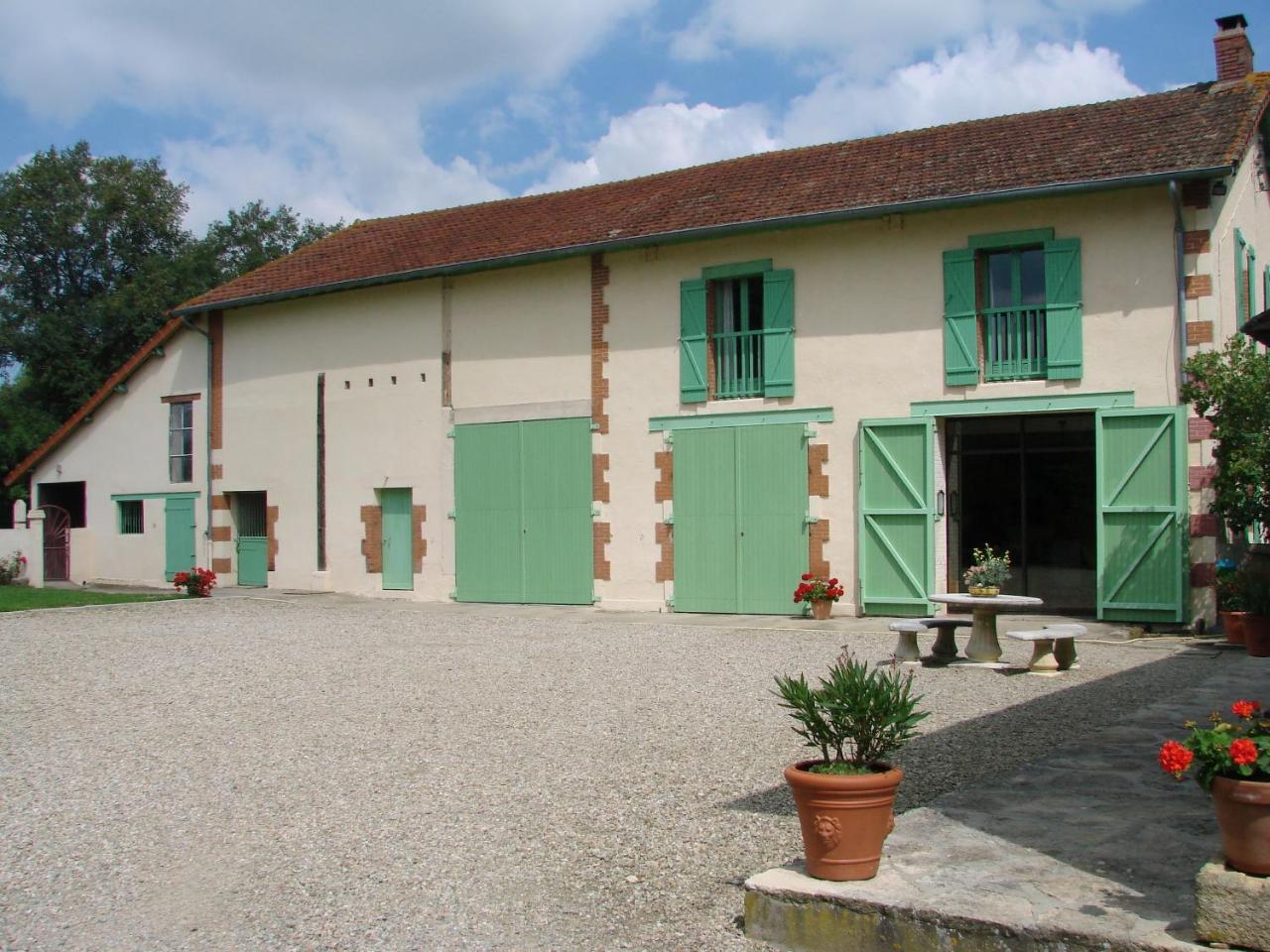 Bed and Breakfast Les Malvaux Huriel Esterno foto
